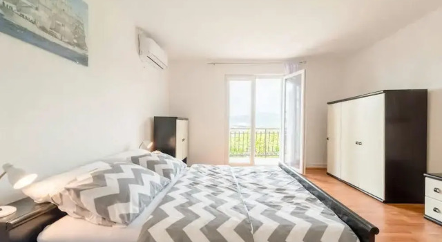 Guesthouse Hrkac, Rezerwuj Hotel Hotele w Strožanac z parkingiem, Parking