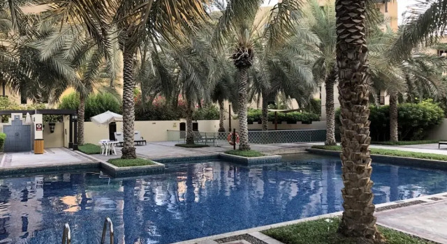 Downtown Apartment With Huge Terrace and Burj Khalifa Views, Забронировать Апартаменты/квартира Даунтаун Дубай , рядом с Дубайский аквариум