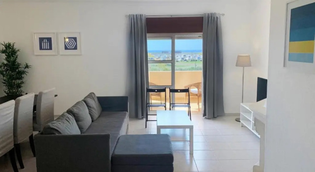Villa Alvor 6 by amcf, Rezerwuj Willa Hotele w Algarve z parkingiem, Parking