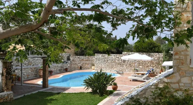 Апартаменты Anemolia Apartments With Pool