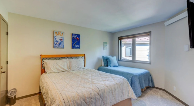 Frostfire E41 2 Bedroom Condo by RedAwning
