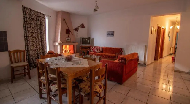 Апартаменты Traditional Family Guest House Idi