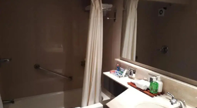 Четырёхместный номер Standard Bogota Plaza Hotel