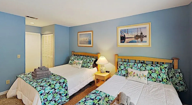 Sea Pines Villa #2348, Забронировать Вилла Отели Хилтон-Хед-Айленд с парковкой, рядом с Stan Smith Tennis Academy, Парковка