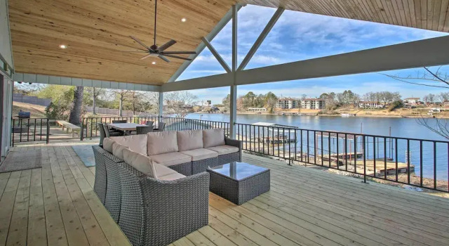 Коттедж Waterfront Getaway w/ Dock on Lake Hamilton!