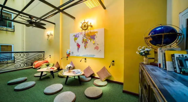 Кровать в общем номере с видом на город Little Charm Hanoi Hostel