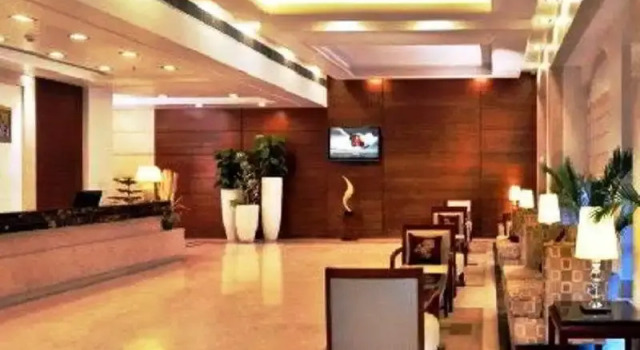 Tulip Inn Gurgaon, Забронировать Отель Отели Гургаон с бассейном, Бассейн