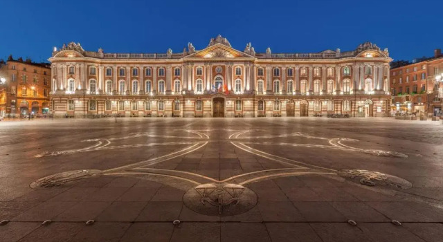 Sublime 80m With Balcony In Toulouse, Забронировать Отель Отели Тулузы с парковкой, рядом с Церковь Нотр-Дам-де-ла-Дальбад, Парковка