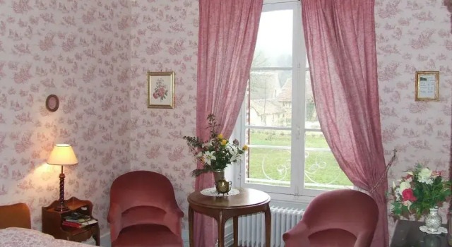 Gite la Mezienne Manoir de la Brossette, Rezerwuj Hotel Hotele w Cher z parkingiem, Parking
