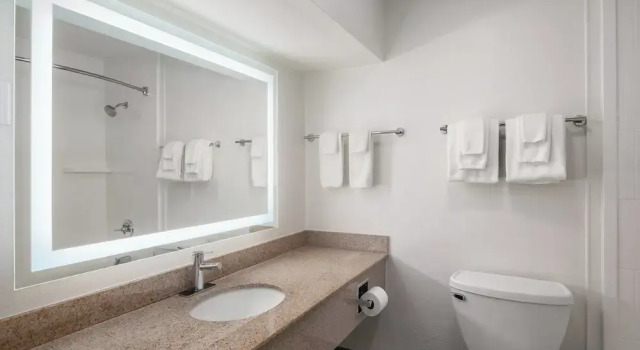 Двухместный люкс Garner Hotel Wytheville East by IHG