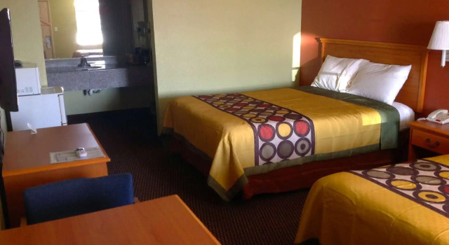 Четырёхместный номер Standard Americas Best Value Inn Pryor
