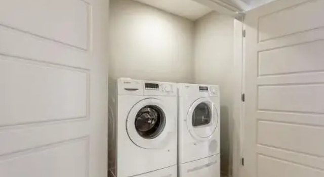 Luxury 2BR 1BR Penthouses w Balcony Close to French Quarter, Забронировать Отель Французский квартал Новый Орлеан, рядом с Казино Harrah's New Orleans