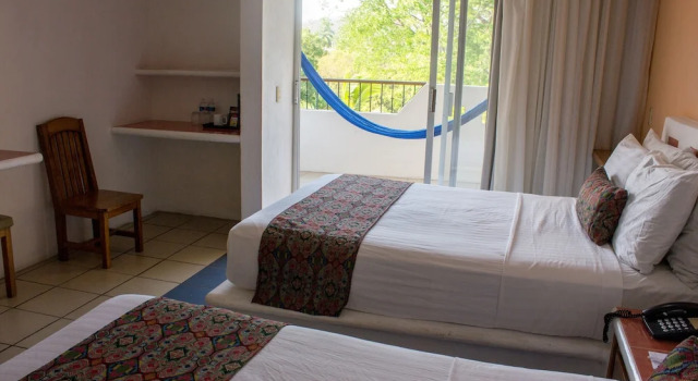 Четырёхместный номер Standard с балконом и с видом на город Best Western Posada Chahue