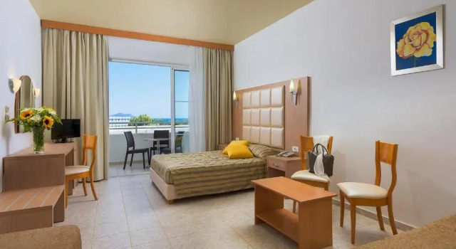 Трёхместный номер Superior Memphis Beach Hotel