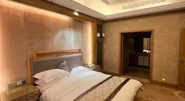 Полулюкс Qemo Hotel (Qemo People's Government Branch)