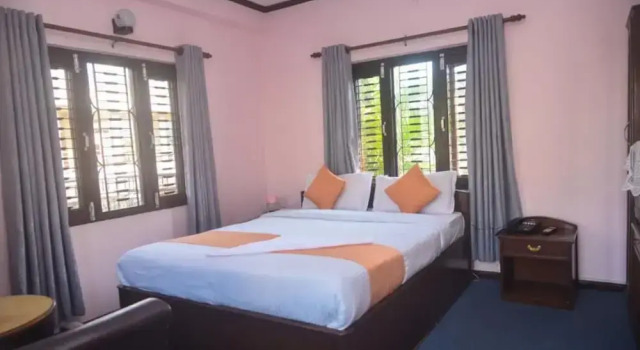 Двухместный номер Standard с балконом Hotel Travel Inn