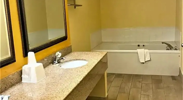 Двухместный люкс Days Inn by Wyndham Ridgeland South Carolina