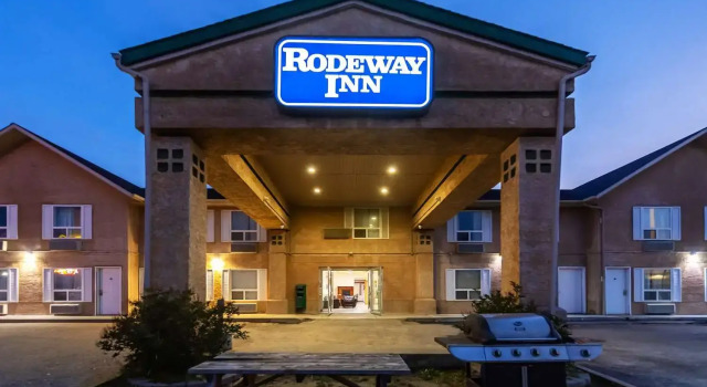 Lakeview Inn & Suites - Edson East, Book Hotel Hoteller i Edson med parkering, Parkering