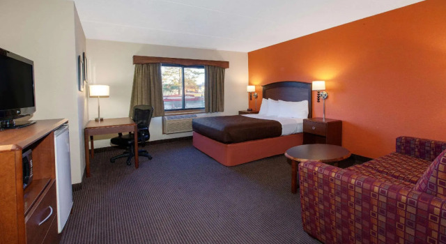 Двухместный номер AmericInn by Wyndham Iron River