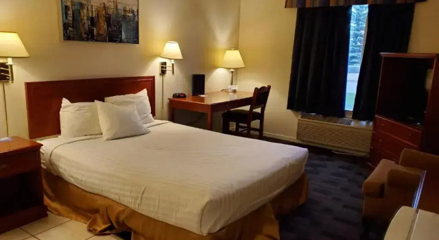 Двухместный номер Standard Travelodge by Wyndham Stony Plain