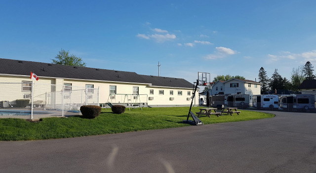 Fox Motor Inn, Book Hotel Napanee South Eastern Ontario