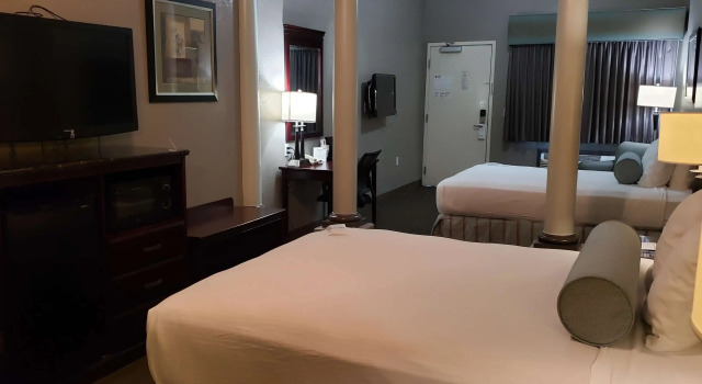 Четырёхместный люкс Best Western Plus Main Street Inn