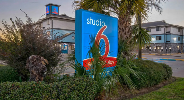 Studio 6 Port Arthur, TX - SE, Book Hotel Hoteller i Port Arthur med parkering, Parkering