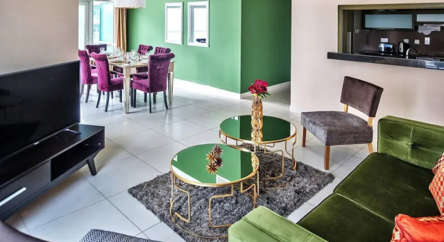 Luxury Staycation - Lofts East, Забронировать Отель Даунтаун Дубай , рядом с Дубайский аквариум