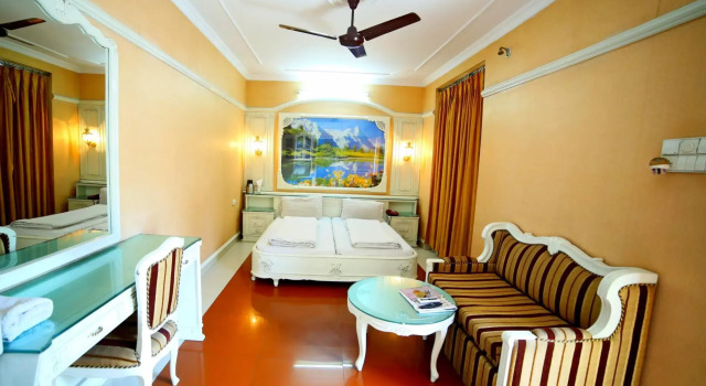 Hotel Naveen