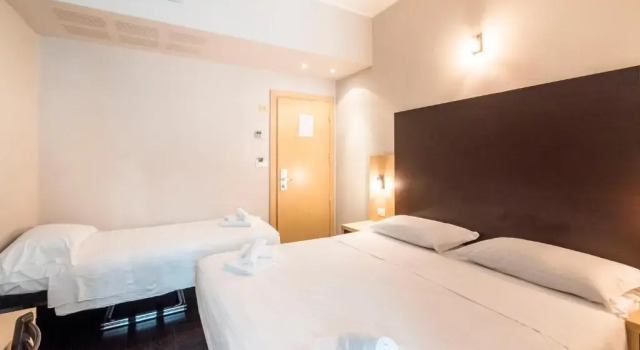 Трёхместный номер Comfort Hotel Aiglon