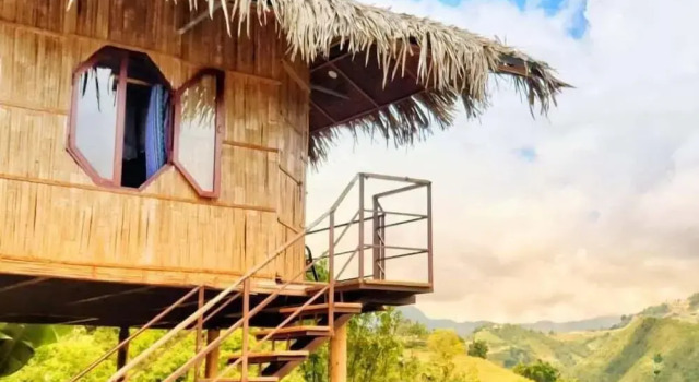 Семейное бунгало с балконом и с видом на горы Eco Hills Homestay