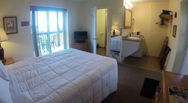 Двухместный номер Standard с балконом и с видом на озеро Waterview On The Bay