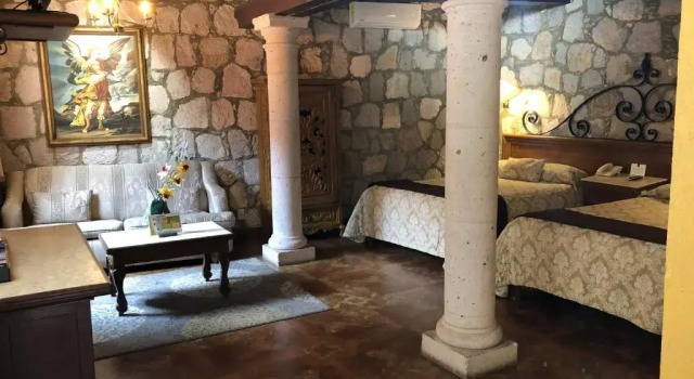 Четырёхместный номер Deluxe Villa San Jose Hotel & Suites