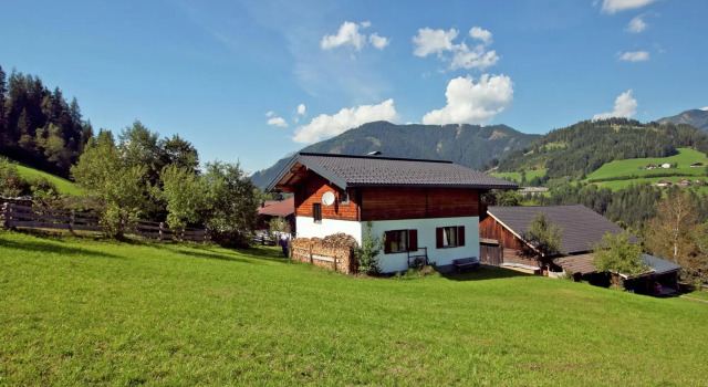 Lush Holiday Home In Hüttau Near Ski Area, Rezerwuj Hotel Hotele w Salzburg z parkingiem, Parking