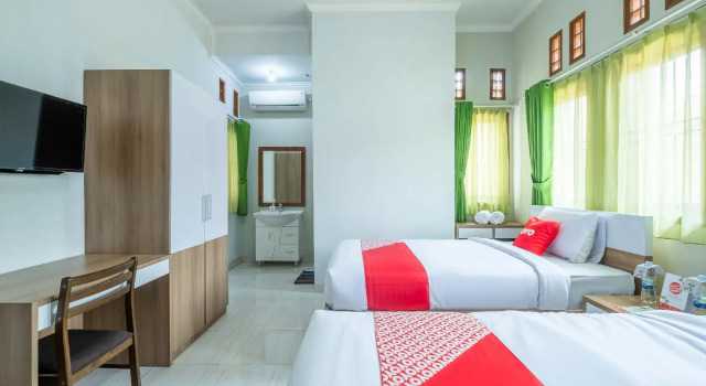 OYO 2072 Wisma Teratai, Book Hotel North Cirebon West Java