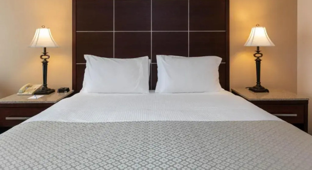 Двухместный номер Deluxe Wyndham Riverfront Hotel