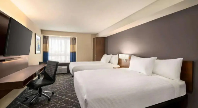 Люкс Microtel Inn & Suites by Wyndham Aurora