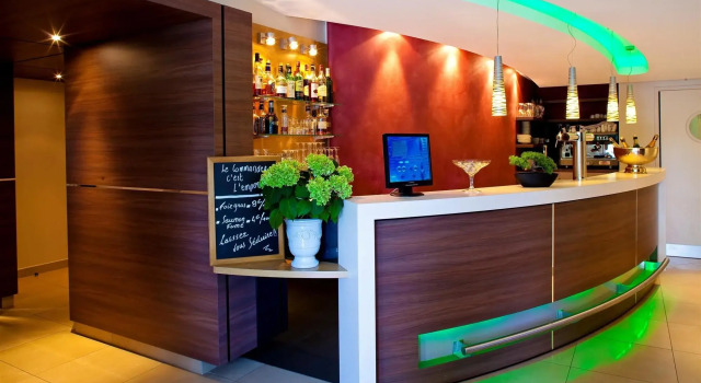 Kyriad Nantes Sud-Bouaye Aéroport, Book Hotel Hoteller i Pays de la Loire med pool, Swimmingpool