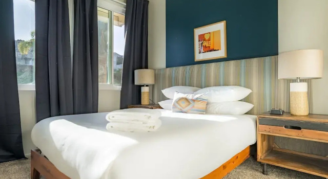 WanderJaunt-Serrano-2BR-Point Loma