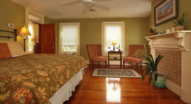 The Inn at Tabbs Creek, Buchen Sie Hotel Port Haywood Virginia