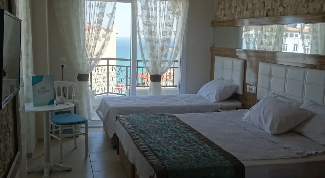 Трёхместный номер Standard с балконом Princess Resort Hotels