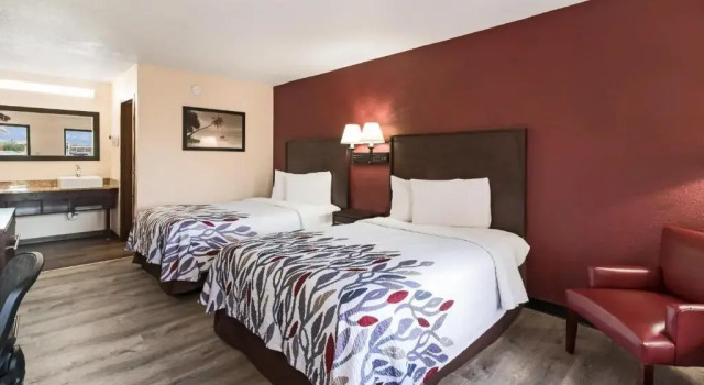 Четырёхместный номер Deluxe Red Roof Inn Wilmington NC