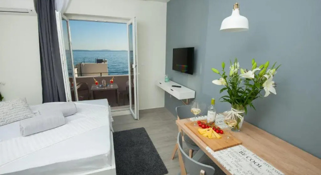 Апартаменты с балконом и с видом на море Seaside Luxury Suites