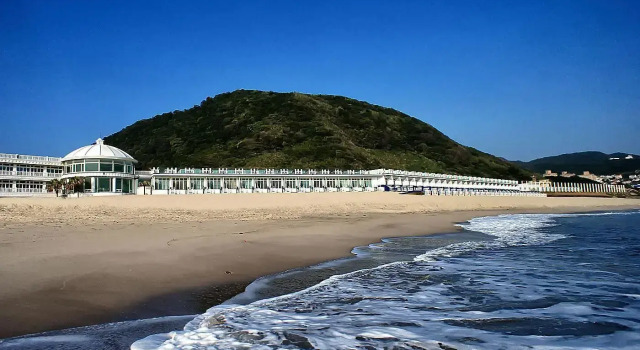 Кровать в общем номере White House Hot Spring Beach Resort