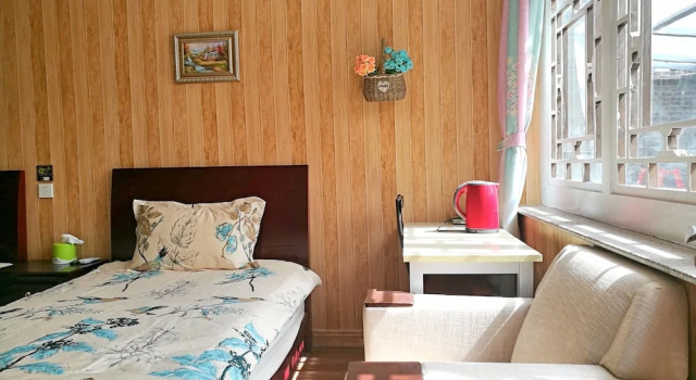 Люкс с 2 комнатами Beijing Badaling Great Wall Caos Courtyard guesthousel 1Private english tour guide 2Pick up&Drof off &landmark visiting serivice3Very near to Badaling Great Wall4Offer free beijing travel guide5Traditonal Chinese courtyard