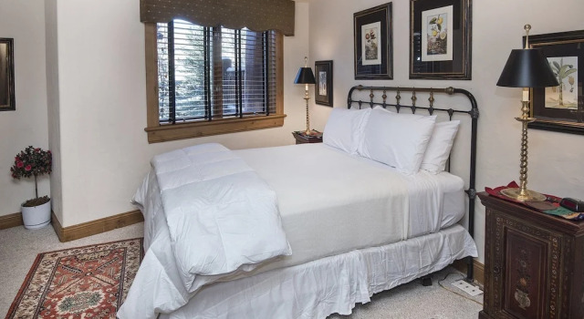 Коттедж с балконом Greenhill Court Vacation Home