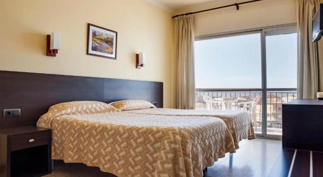 Трёхместный номер Standard RVHotels GR92