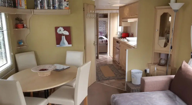 Beautifully Decorated 2 bed Caravan in Foel, Welsh