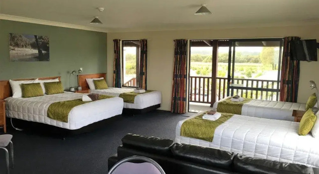 Haast River Top 10 Holiday Park