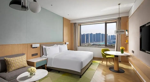 Двухместный номер Standard с видом на озеро Holiday Inn Zhengzhou High-Tech Zone by IHG